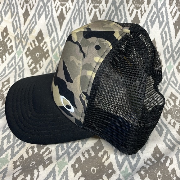 Oakley Hat - Picture 2 of 5